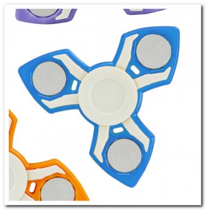 Fidget Spinner - Blauwe triangle spinner & stevig beschermtasje